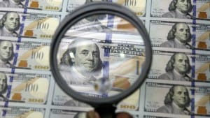 dolar-lupa-modif-1100x618