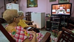 personas-viendo-television_CYMIMA20150403_0003_16