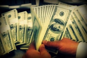 Qué-tan-dramática-es-la-caída-en-la-oferta-de-dólares-por-Víctor-Salmerón-640