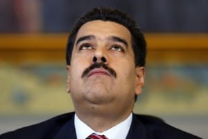 Venezuela's President Nicolas Maduro looks upwards while arriving at a news conference at Miraflores Palace in Caracas October 15, 2014.  REUTERS/Jorge Silva (VENEZUELA - Tags: POLITICS)