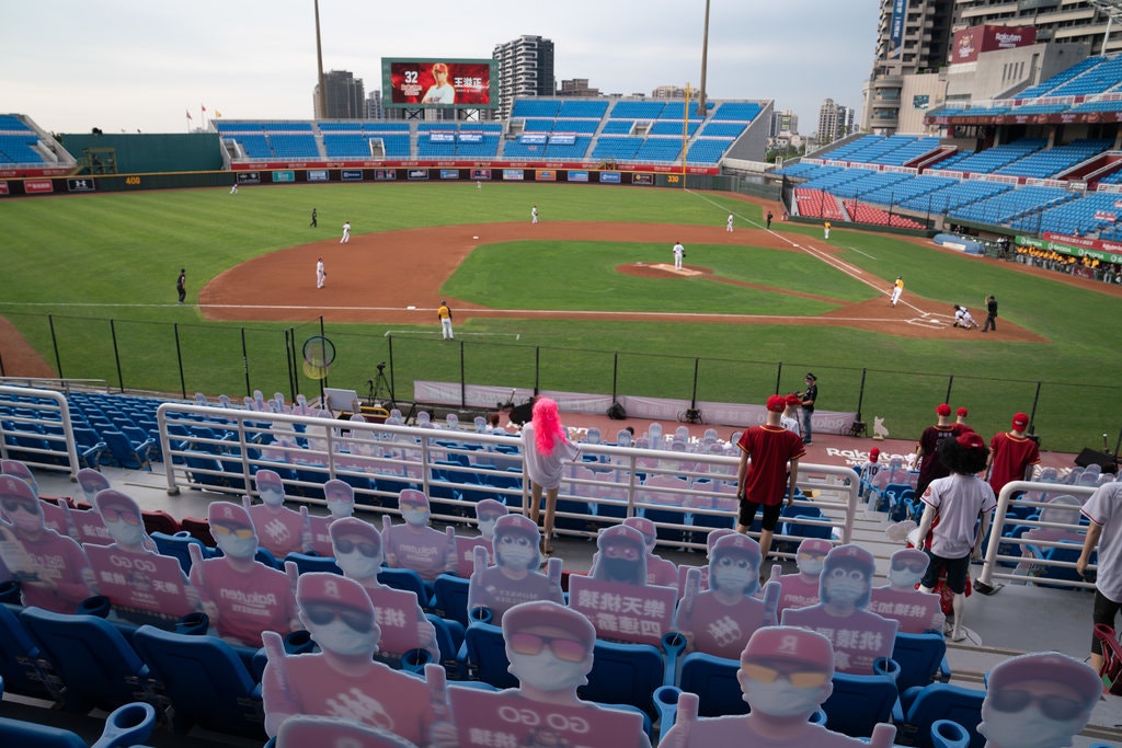 Play ball: Chinese pro league opener held in Taiwan before robot fans